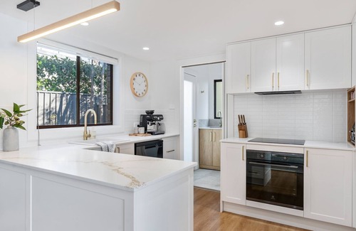 Mollymook Apartment | Lucille - Stylish Modern Apartment with Ocean Views