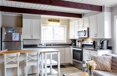 West Eugene House | Lucky Duck Bungalow, Close to downtown and U of O