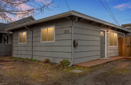 West Eugene House | Lucky Duck Bungalow, Close to downtown and U of O