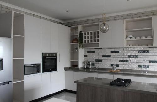 Jwaneng Bed & Breakfast | Lucomas Guest House