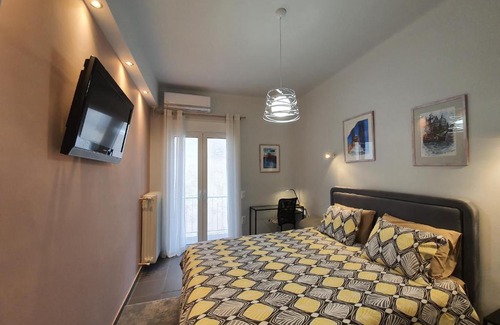 Athens Apartment | LUKAS-2 B/R LUXURIOUS FLAT WITH VERANDA