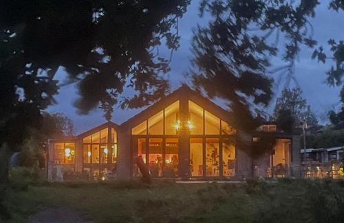 Strøby Ladeplads House | Luksus hus i 1st række, all-incl top komfort med SPA og skov