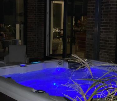 Strøby Ladeplads House | Luksus hus i 1st række, all-incl top komfort med SPA og skov