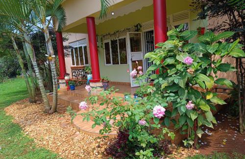 Jinja Villa | Lulu's Nest