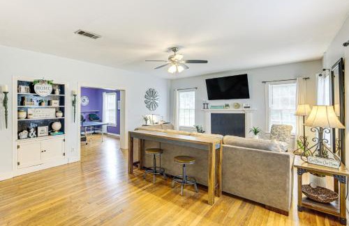 Nacogdoches House | Lumberjack Hideaway Near Campus in Nacogdoches!