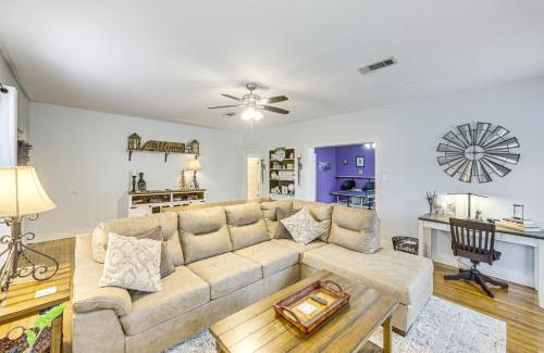 Nacogdoches House | Lumberjack Hideaway Near Campus in Nacogdoches!