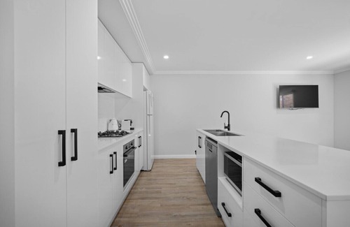 Wagga Wagga Apartment | `Lumeah` - Apartment 1 Central Wagga