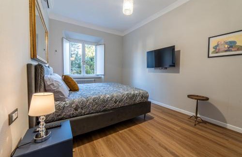 Lucca Historical Center Apartment | Lumen, few steps to the walls, 2 bath, 3 SmartTV, High Speed Fiber, AC