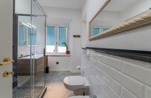 Lucca Historical Center Apartment | Lumen, few steps to the walls, 2 bath, 3 SmartTV, High Speed Fiber, AC