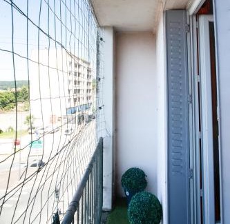 Montlucon Apartment | Lumière d'Arc en Ciel - Balcon, 10 min des thermes