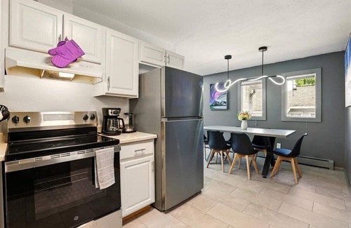 University Area House | Luminaria - 2 Bed 1 Bath in a side by side duplex East Anchorage’s UMED district
