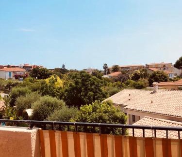 Saint-Laurent-du-Var Apartment | Lumineux avec piscine, Wifi & Terrace - Proche plage & Aéroport