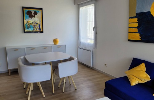 Downtown Angers Apartment | Lumineux T2 Face à la Maine et au Château D'angers