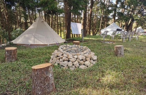 Guatemala Other | LUNA LLENA, Parque de Montaña