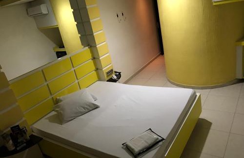 Demarchi Hotel | Luna Motel