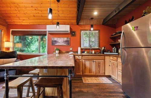 Lime Kiln Cabin | Luna’s A-Frame Riverfront Hot Tub & Sauna