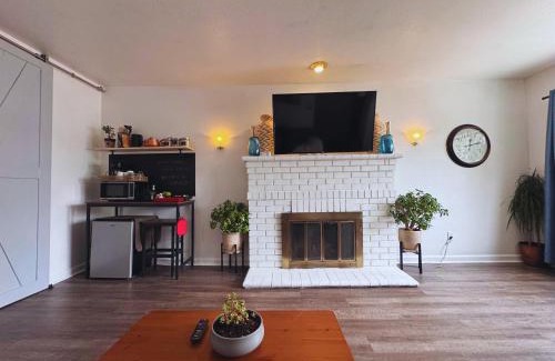 Castro Valley House | Luna's Cozy Private Hosted Suite with Fireplace and 2 Bedrooms