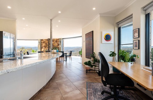 Coimadai House | Luna Views Retreat by Property Mums