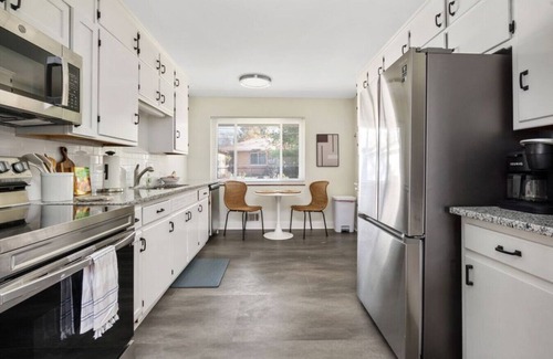 Sharon Heights Apartment | Lunar Landing Step - 2BD, 1 BA, 1 Car Garage