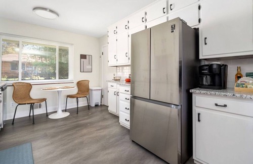 Sharon Heights Apartment | Lunar Landing Step - 2BD, 1 BA, 1 Car Garage