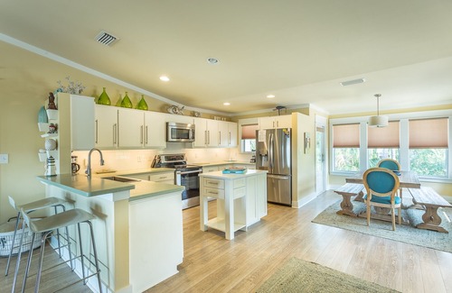 East End House | Lured Inn - 5 BR 4 Bath Home with Private Pool and Studio Sea Suite under home