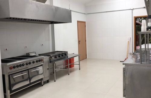 Sorocaba House | Lush Farm in front of the Dam - 13 suites and complete leisure