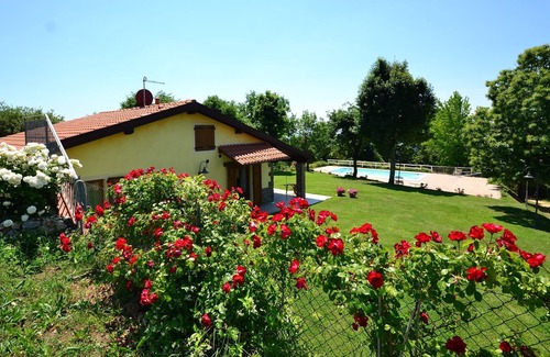 Margine Coperta-Traversagna Cottage | Lush Home in Montecatini Terme in Valdinievole with BBQ