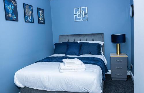 Coalbrookdale House | Lush Lodge -Home away in Telford, For Contractors, families, group of friends, Long Term Stays