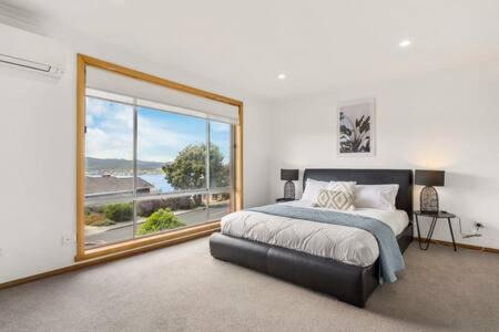 Lutana House | Lutana Large house