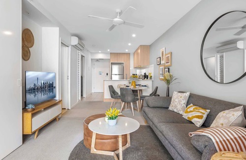 Hamilton Apartment | Lux 2BR Apt, 5 Stars Hotel, Pool, Gym, 10 min CBD