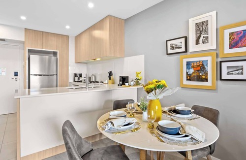 Hamilton Apartment | Lux 2BR Apt, 5 Stars Hotel, Pool, Gym, 10 min CBD