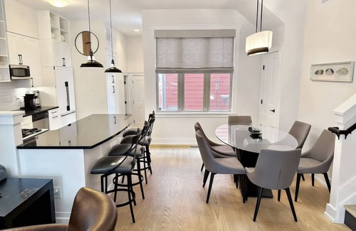 Over-the-Rhine Apartment | Lux 3BR Home on Washington Park | Walk Everywhere