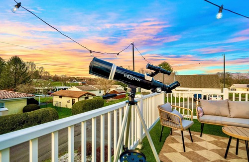 Summersville House | Lux 4br 3ba, hot tub, stargazing, HUGE gameroom, 10 min to Summersville Lake