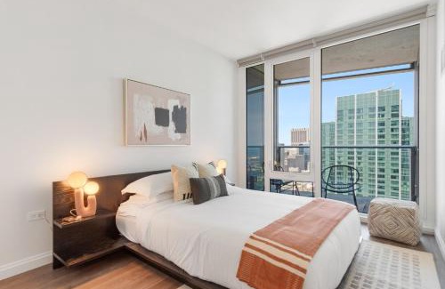 The Loop Apartment | Lux Apts with Lake Views and Top Amenities