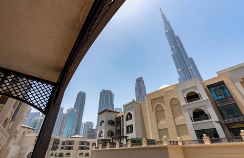Downtown Dubai Apartment | Lux BnB I Souk Al Bahar I Burj Khalifa Views
