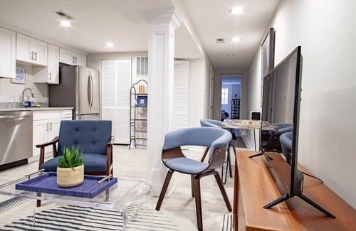 Park View Apartment | Lux CoHi Cove/Walk to METRO Sub, Shopping,& More