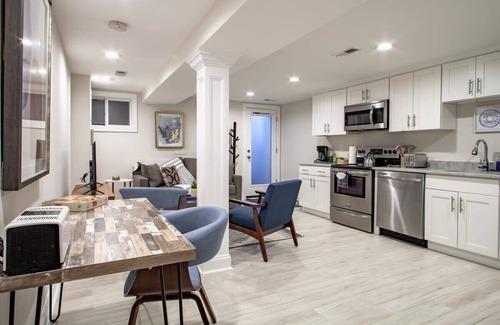 Park View Apartment | Lux CoHi Cove/Walk to METRO Sub, Shopping,& More