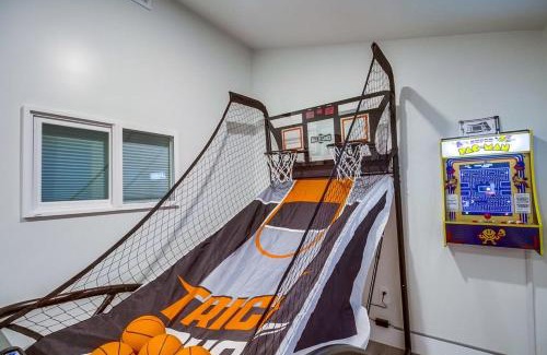 Middletown House | Lux Escape 2: Views Spa Games Safari Tent Golf