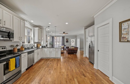 Edgehill House | Lux Home Great Location WALK to Broadway, Honky Tonks, Opry, Music Row, Gulch!