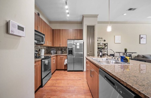 Cumberland Apartment | Lux King Suite 1 mile to Truist Park, Battery