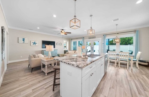 Laguna Beach Estates House | LUX Laid Back In Laguna - Pet Friendly, Private Pool, Block From Beach & More