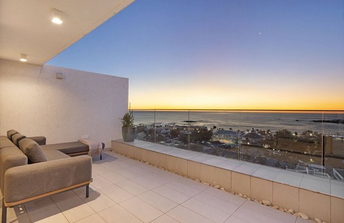Camps Bay Villa | Lux New Villa - Stunning Ocean & Mountain Views & Power Back-Up