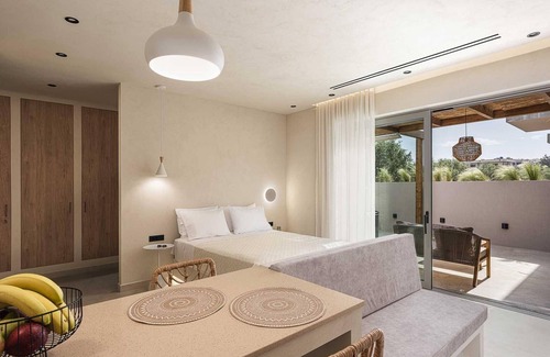 Daratsos Hotel | Lux Suite with Jacuzzi Near Beach