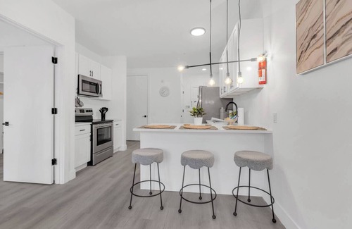 Elizabeth Apartment | Luxe 1BR/5 Min to EWR/Near Prudential & NYC