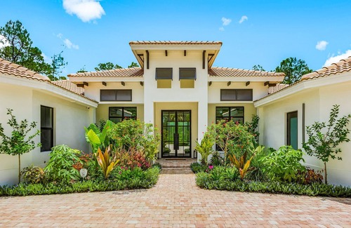 Rural Estates House | Luxe 20 P Hot Tub/Pool/Cinema/Pickle ball