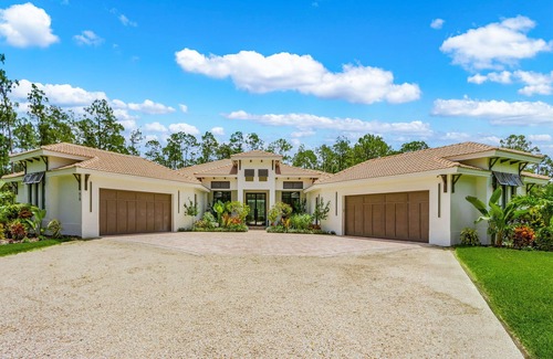 Rural Estates House | Luxe 20 P Hot Tub/Pool/Cinema/Pickle ball