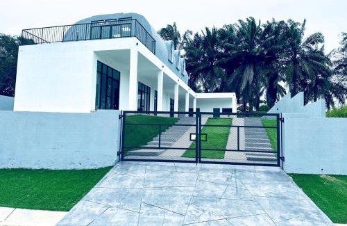 Alor Gajah Villa | Luxe 2025 Banseng Court