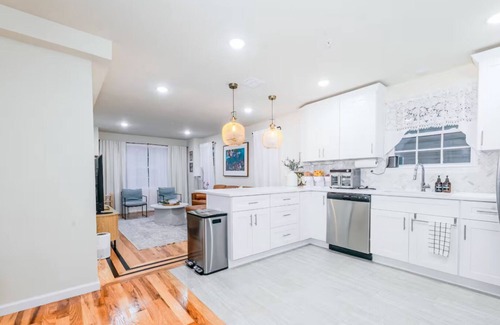 Newark House | LUXE 3BR Stay Free Parking Near NYC