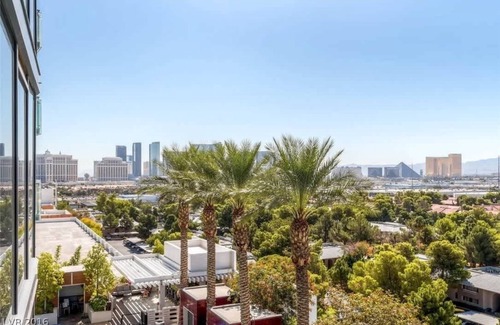 Las Vegas Condo | Luxe 51st Floor High-Rise Studio - Palms Place