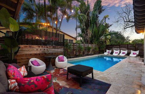 Victoria Park House | Luxe 5BR 4BA I Heated Pool 10 Min to Beach I BBQ